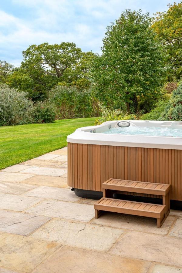 Tinkers Folly Villa Harrogate Exterior photo