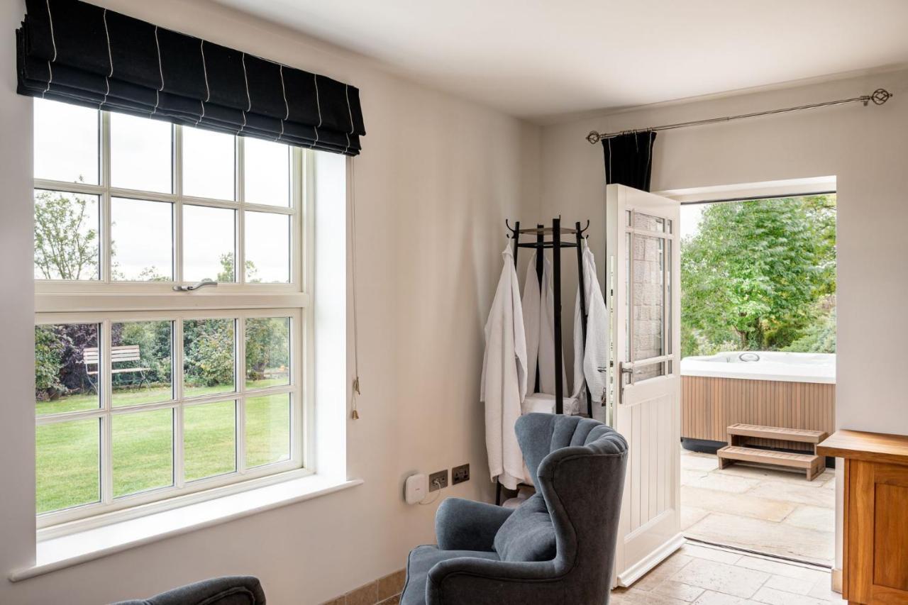 Tinkers Folly Villa Harrogate Exterior photo